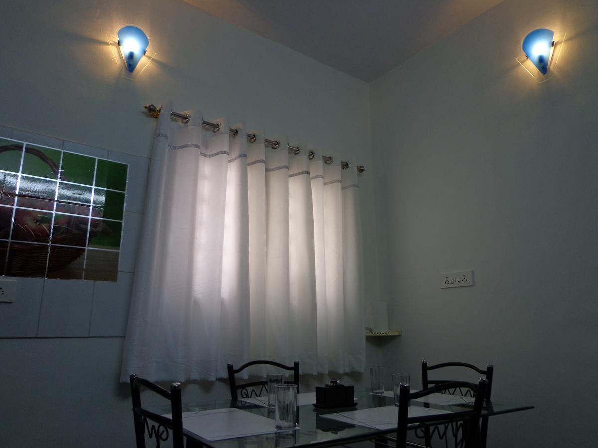 Remisha Service Apartments Chennai Phòng bức ảnh